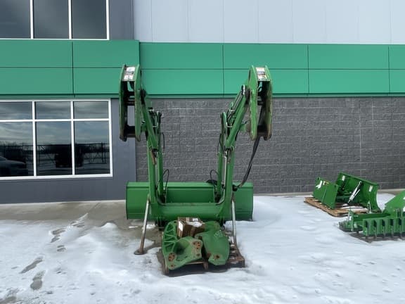 Image of John Deere 746 equipment image 1