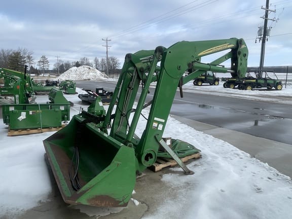 2003 John Deere 746 Equipment Image0