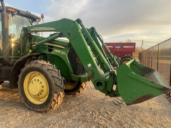 Image of John Deere 746 equipment image 2