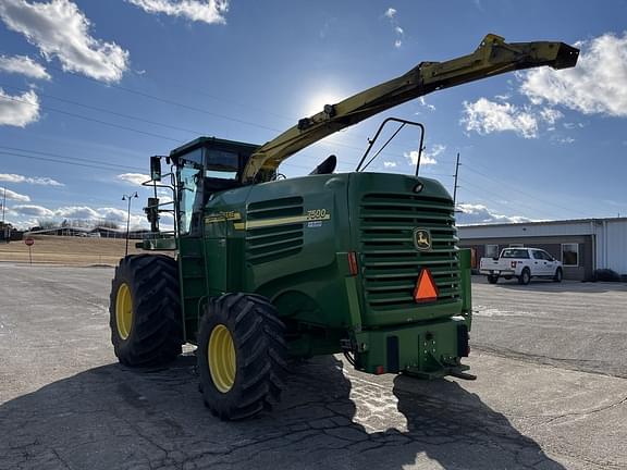 Image of John Deere 7500 equipment image 2