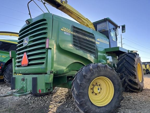 Image of John Deere 7500 equipment image 4