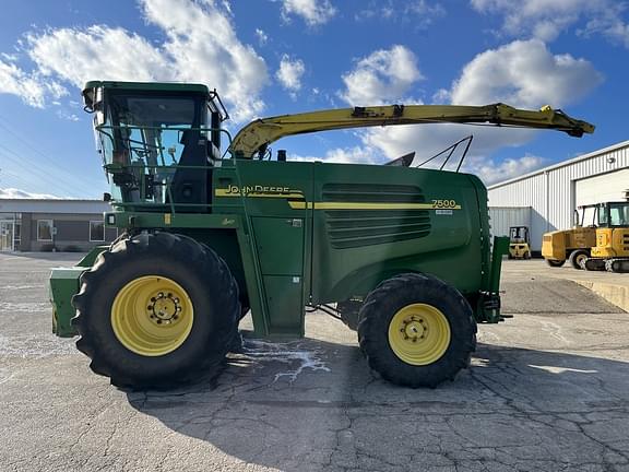 Image of John Deere 7500 equipment image 1