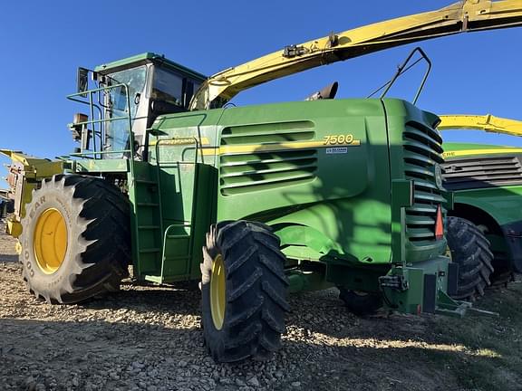 Image of John Deere 7500 equipment image 1