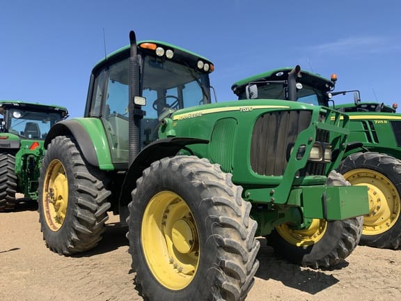 2003 John Deere 7520 Equipment Image0