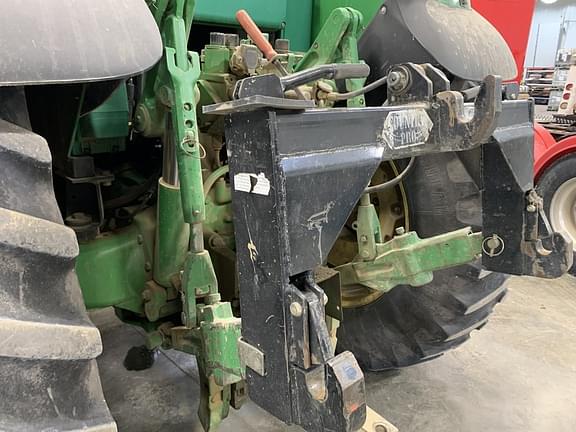 Image of John Deere 7520 equipment image 2