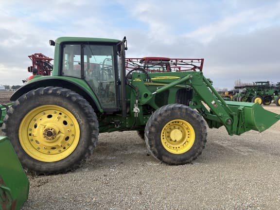 Image of John Deere 7520 equipment image 3