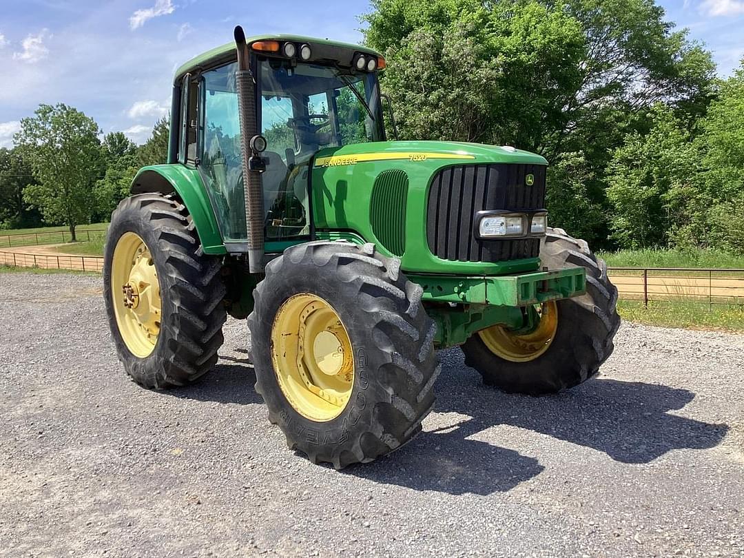 Image of John Deere 7520 Primary image