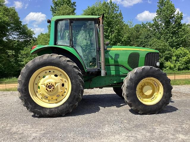 Image of John Deere 7520 equipment image 2