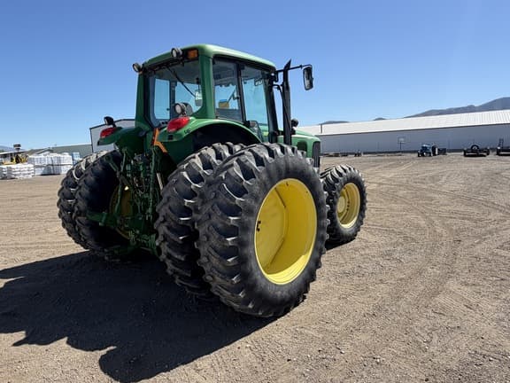 Image of John Deere 7520 equipment image 4