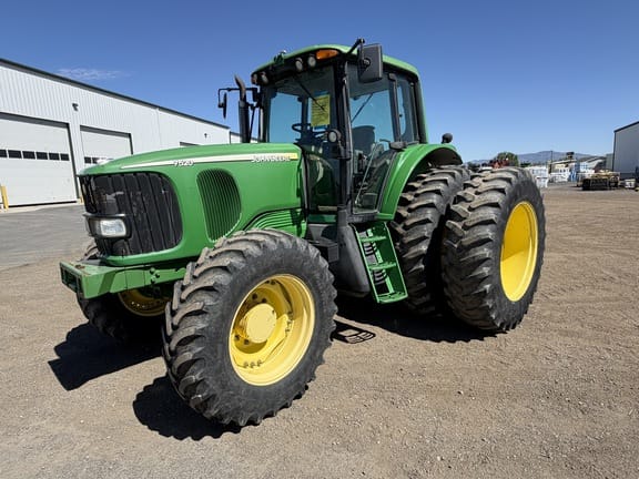2003 John Deere 7520 Equipment Image0