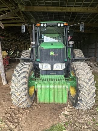 Image of John Deere 7520 equipment image 2
