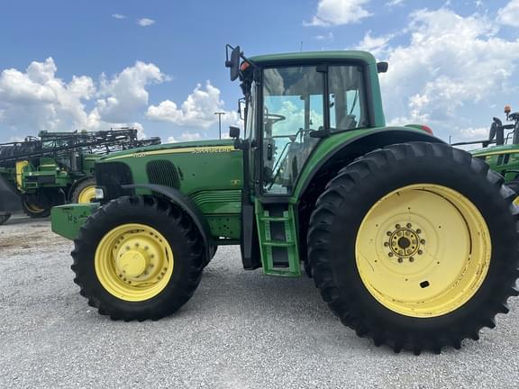 Image of John Deere 7520 equipment image 1