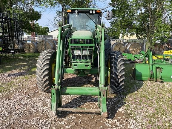 Image of John Deere 7520 equipment image 2