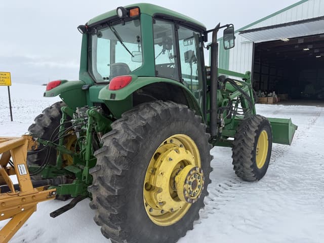 Image of John Deere 7520 equipment image 3