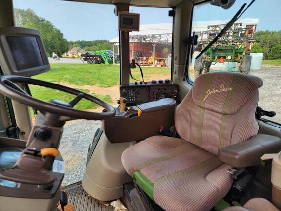 Image of John Deere 7520 equipment image 2