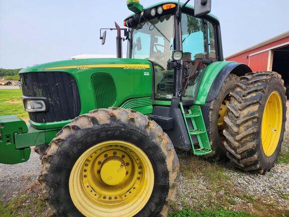 Image of John Deere 7520 equipment image 1