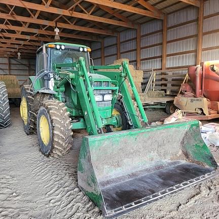 Image of John Deere 7520 equipment image 1