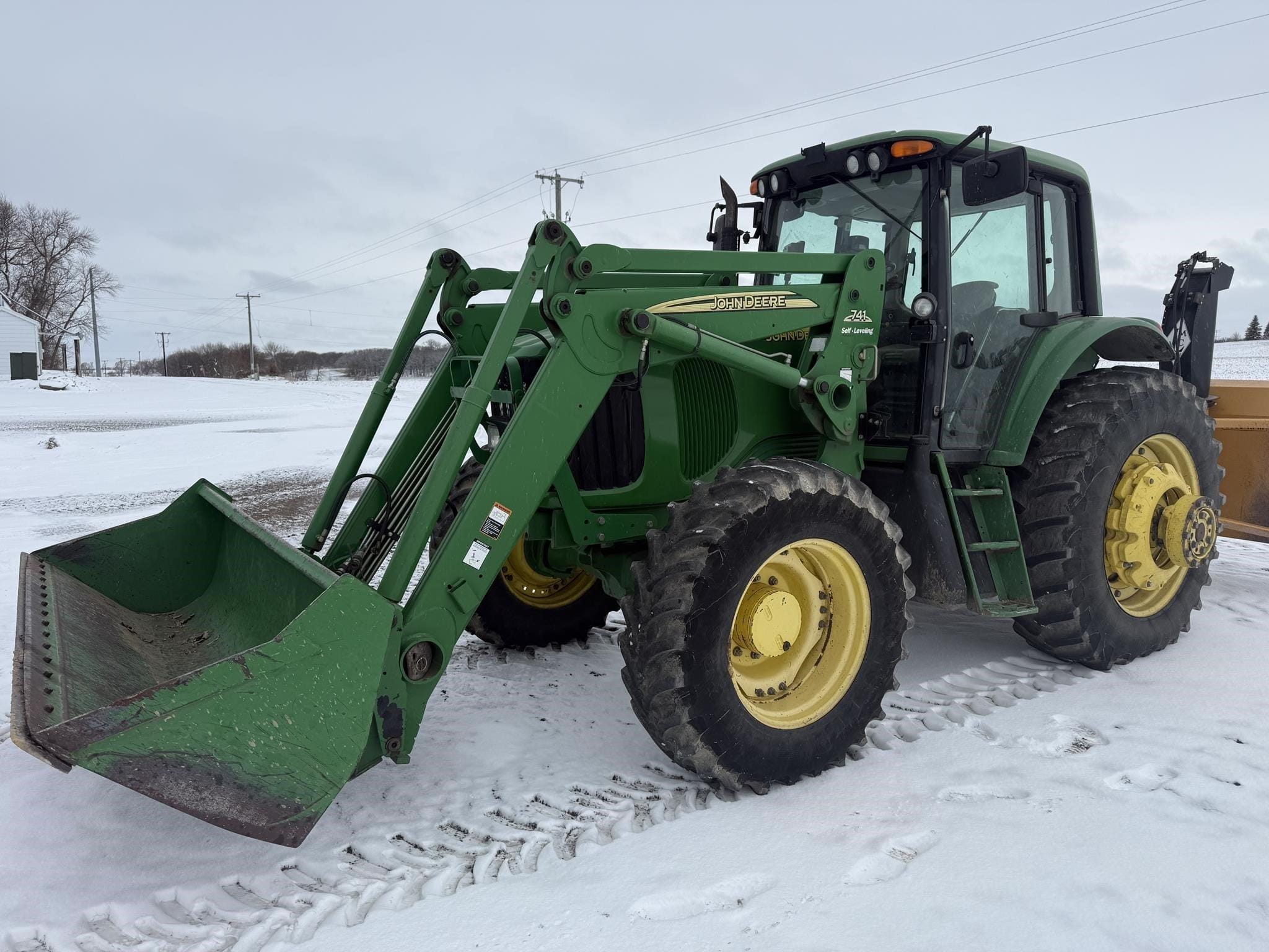 2003 John Deere 7520 Equipment Image0