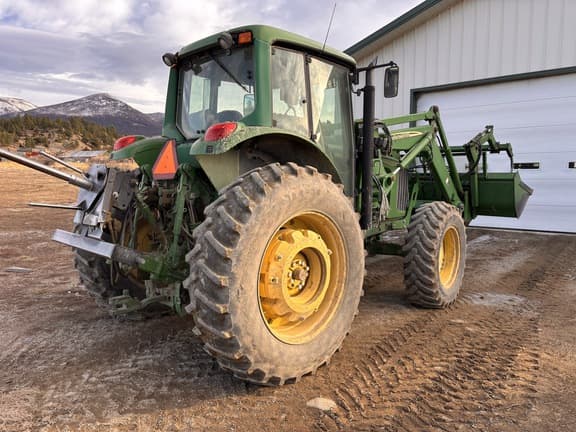 Image of John Deere 7520 equipment image 1