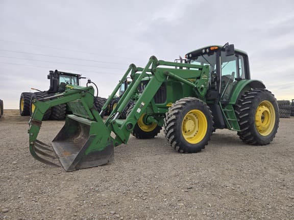 Image of John Deere 7520 Primary image