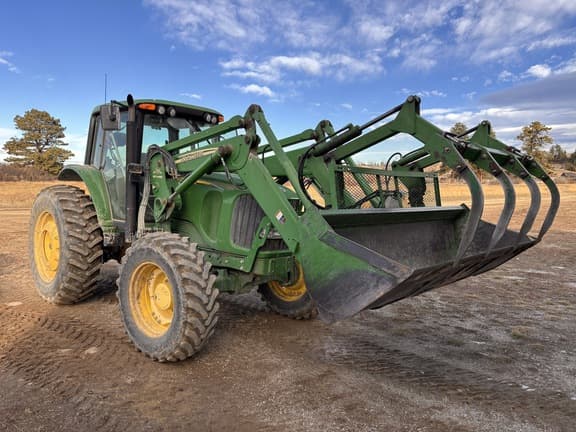 Image of John Deere 7520 Primary image