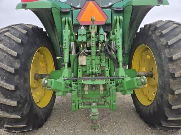 Image of John Deere 7520 equipment image 4