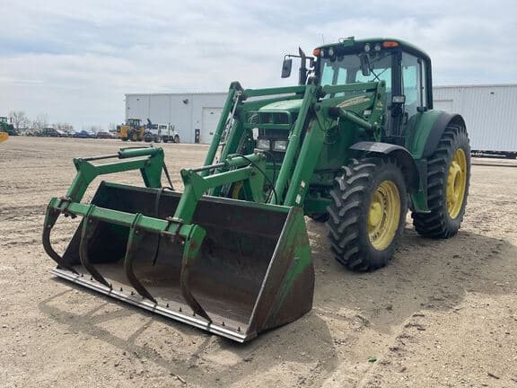 Image of John Deere 7520 Primary image
