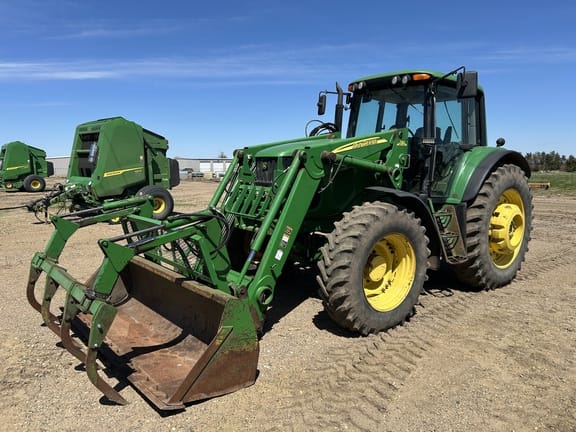 2003 John Deere 7520 Equipment Image0