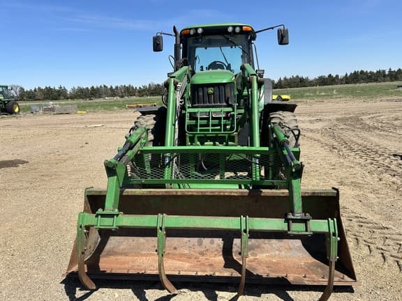 Image of John Deere 7520 equipment image 4