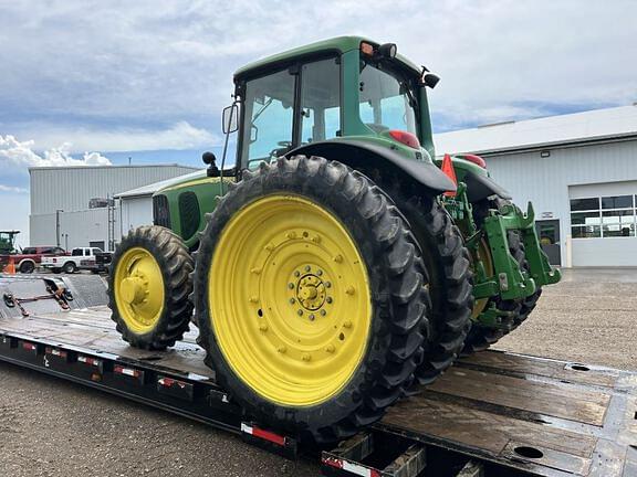 Image of John Deere 7520 equipment image 3