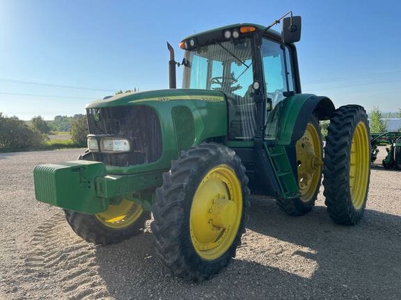 2003 John Deere 7520 Equipment Image0