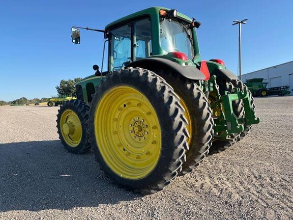 Image of John Deere 7520 equipment image 2