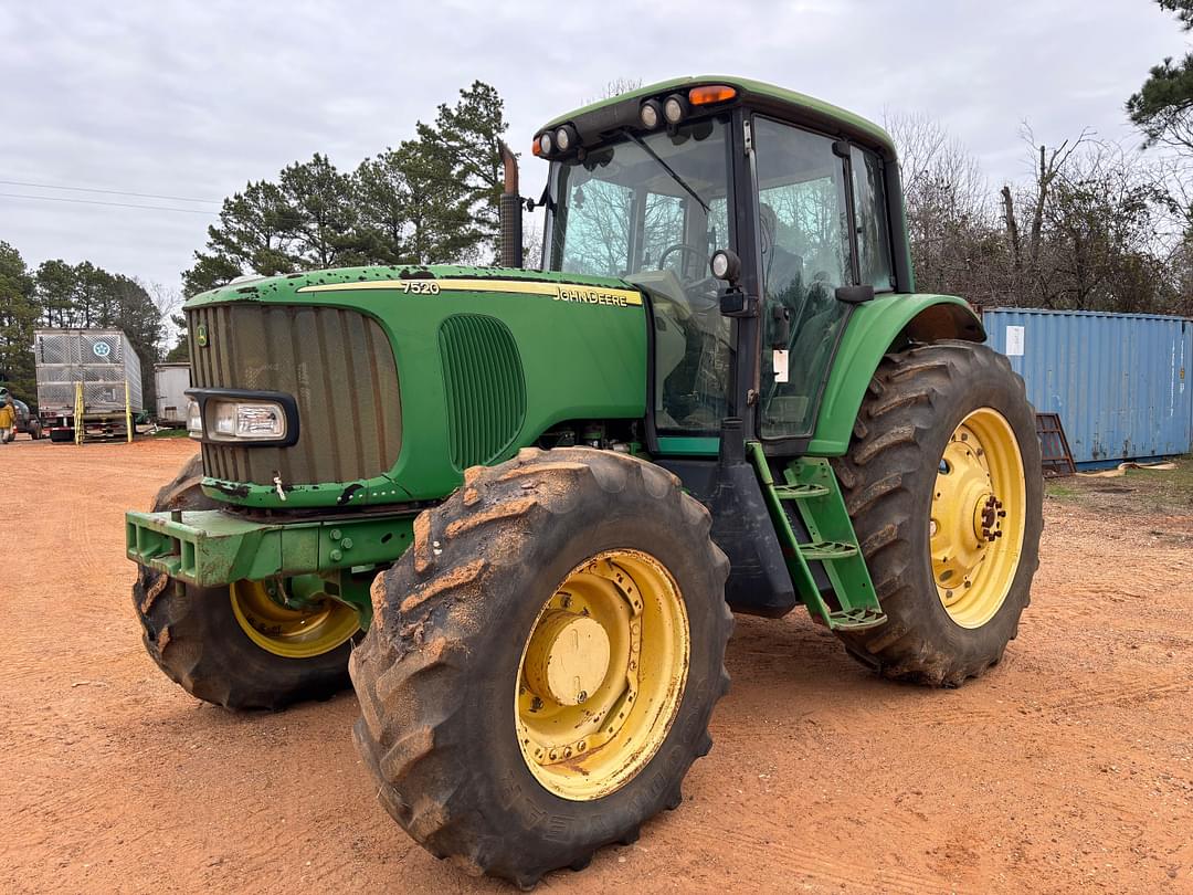 Image of John Deere 7520 Primary image