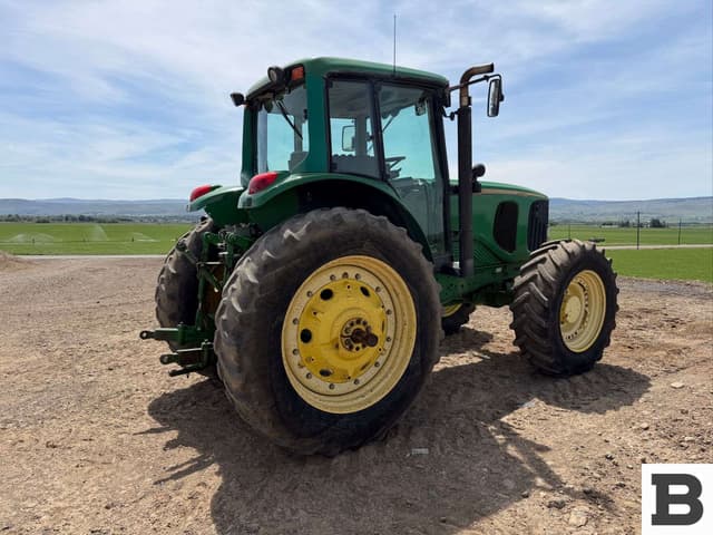 Image of John Deere 7520 equipment image 4