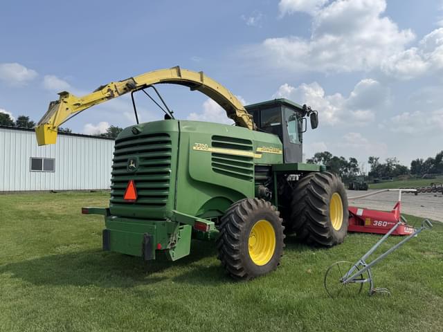 Image of John Deere 7700 equipment image 2