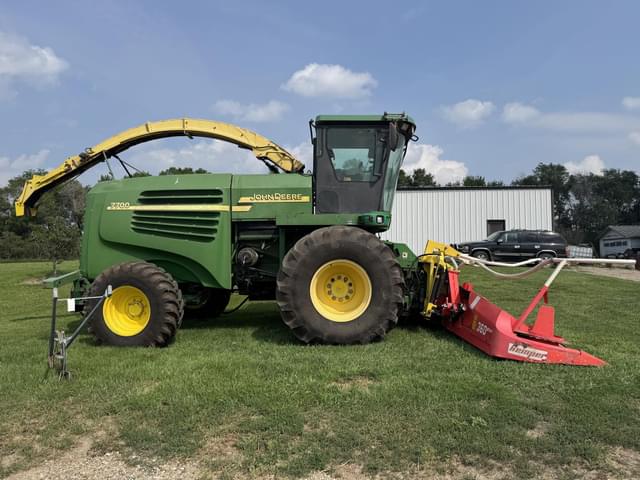 Image of John Deere 7700 equipment image 1