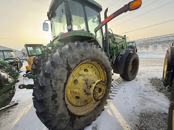 Image of John Deere 7810 equipment image 1