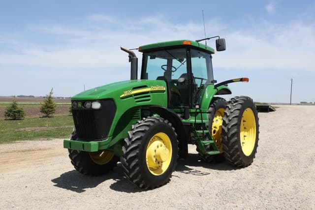Image of John Deere 7820 equipment image 1