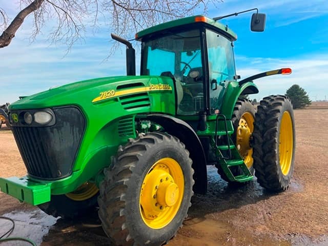 Image of John Deere 7820 Primary image