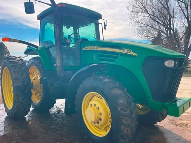 Image of John Deere 7820 equipment image 1