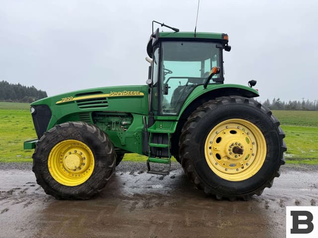 Image of John Deere 7820 equipment image 1