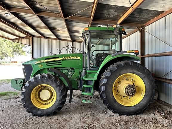 Image of John Deere 7920 Primary image