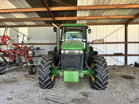 Image of John Deere 7920 equipment image 2