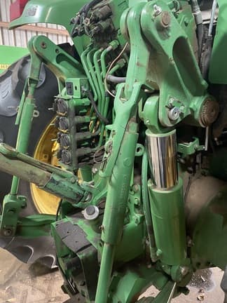 Image of John Deere 7920 equipment image 2