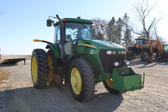 Image of John Deere 7920 equipment image 3