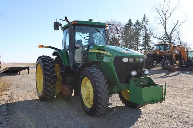 Image of John Deere 7920 equipment image 3