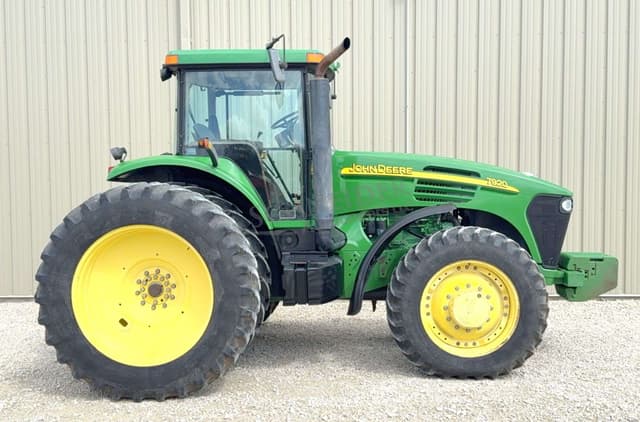 Image of John Deere 7920 equipment image 2