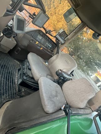 Image of John Deere 8220 equipment image 4