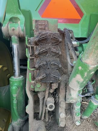 Image of John Deere 8220 equipment image 2