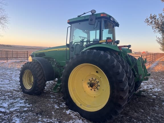 Image of John Deere 8220 equipment image 1